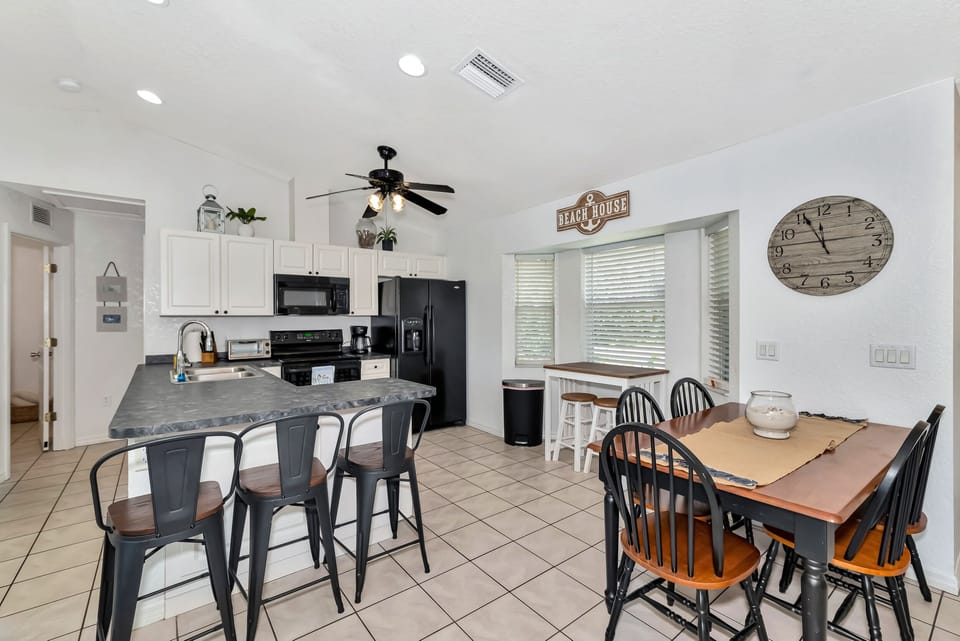 Kitchen has plenty of seating