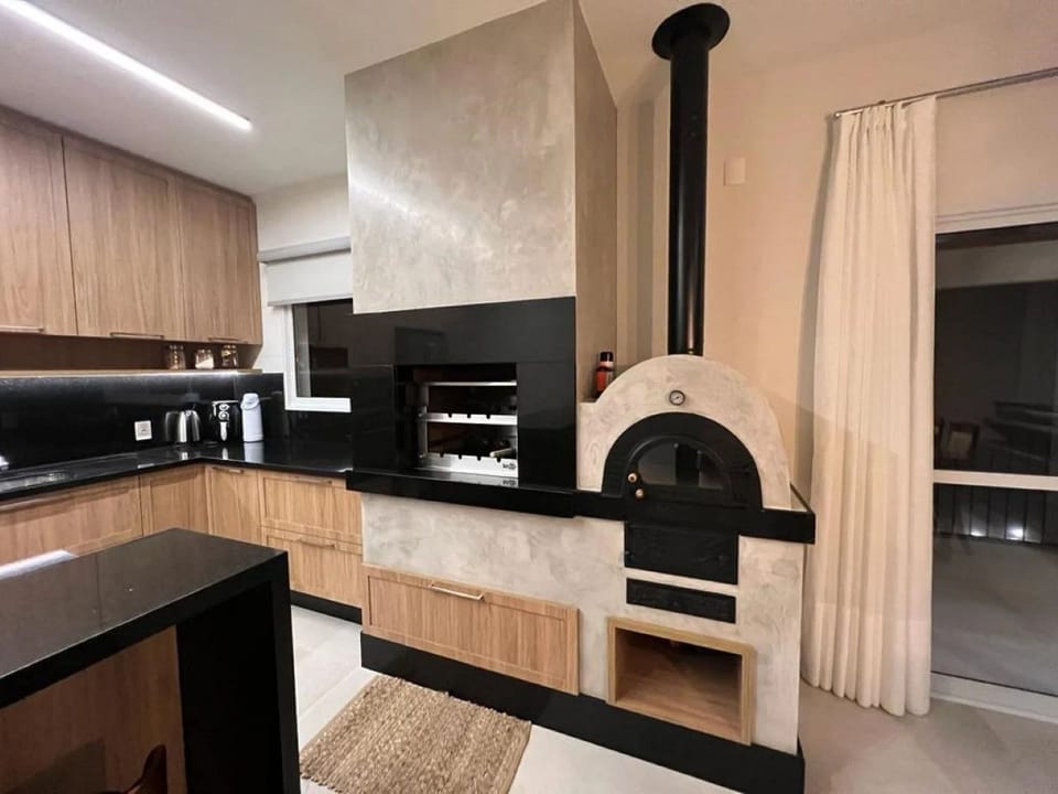 Honeymoon House, Jetted Tub, Mountainside | Private kitchen | Cookware/dishes/utensils, dining table