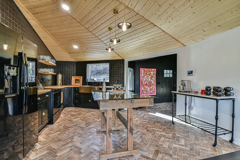 Deluxe House | Private kitchen | Coffee/tea maker