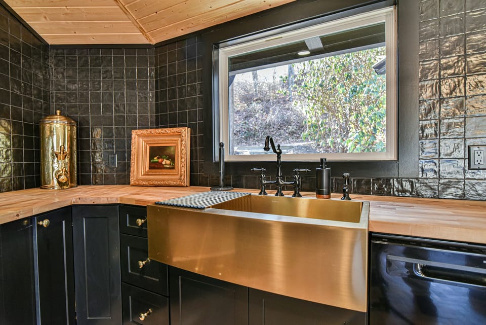 Deluxe House | Private kitchen | Coffee/tea maker