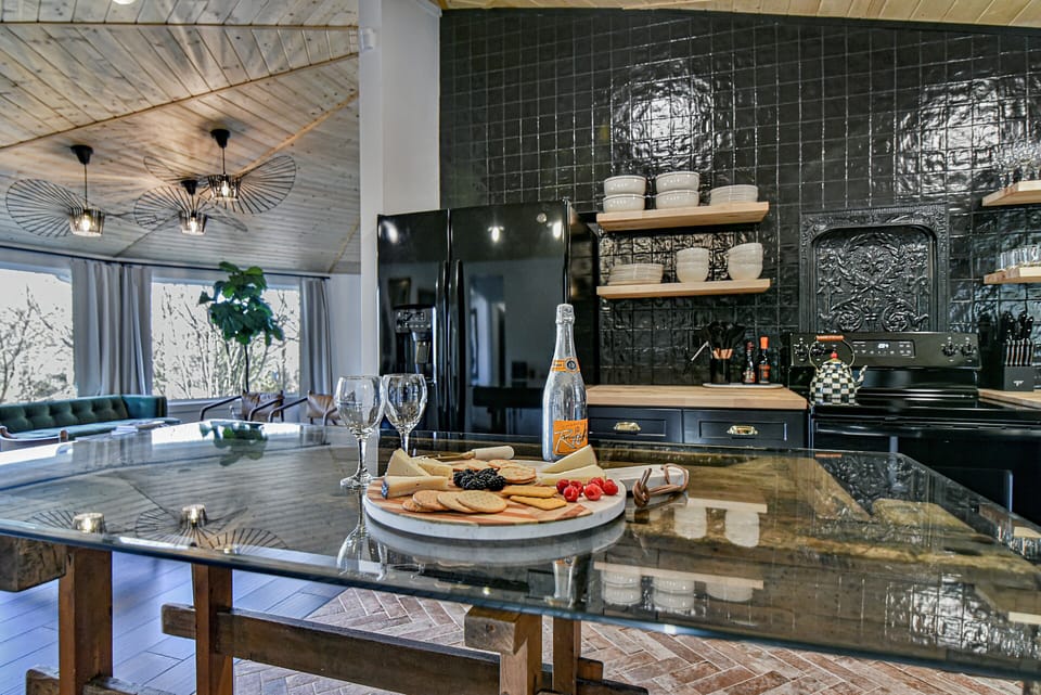Deluxe House | Private kitchen | Coffee/tea maker