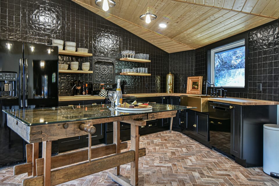Deluxe House | Private kitchen | Coffee/tea maker