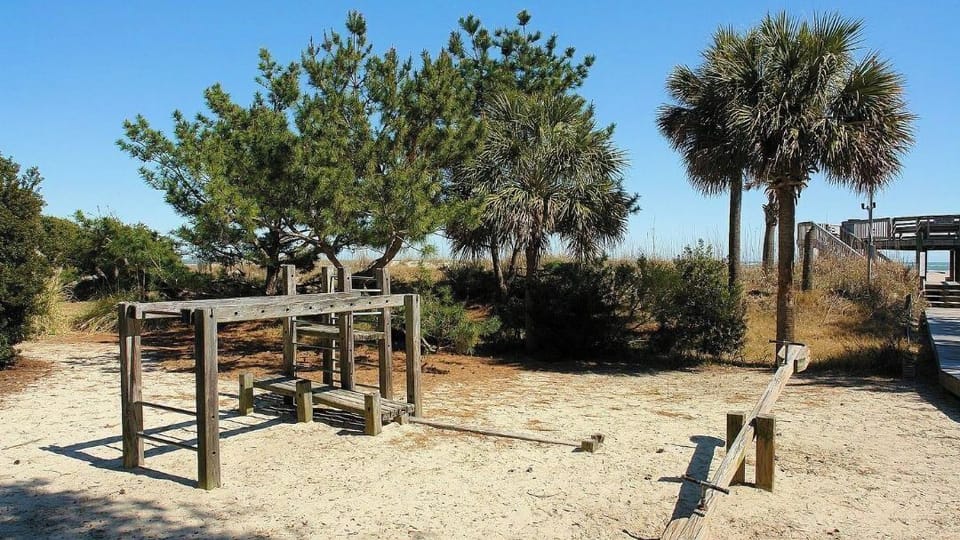 216 C Shipwatch by Avantstay Shared Pool + Ocean Views + Walk to the Beach Cottage in Wild Dunes
