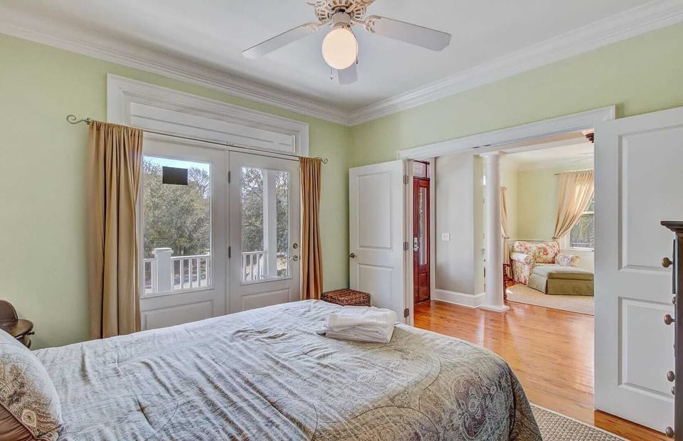 7 41st Avenue by Avantstay Private Pool, Near Beach Cottage in Isle of Palms