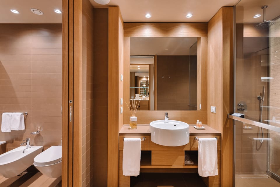 Rainfall showerhead, free toiletries, hair dryer, bathrobes