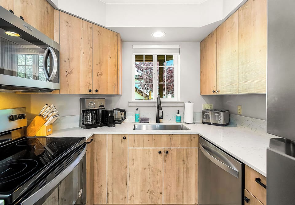 Classic Apartment | Private kitchen | Fridge, microwave, oven, dishwasher