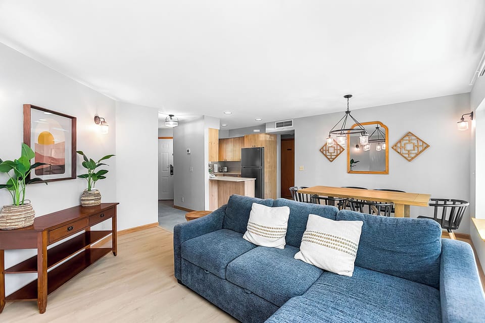 Classic Apartment | Living area | Flat-screen TV
