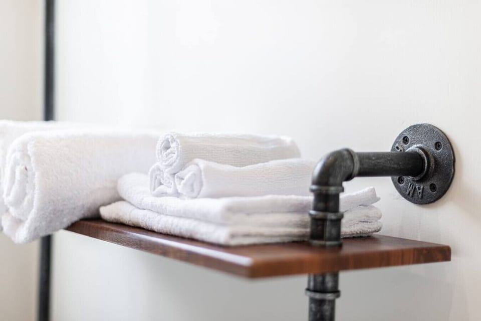 Refresh in style in our chic bathroom, a blend of modern amenities and artistic flair. Perfectly located for those attending Stratford Festival or exploring downtown's architectural wonders