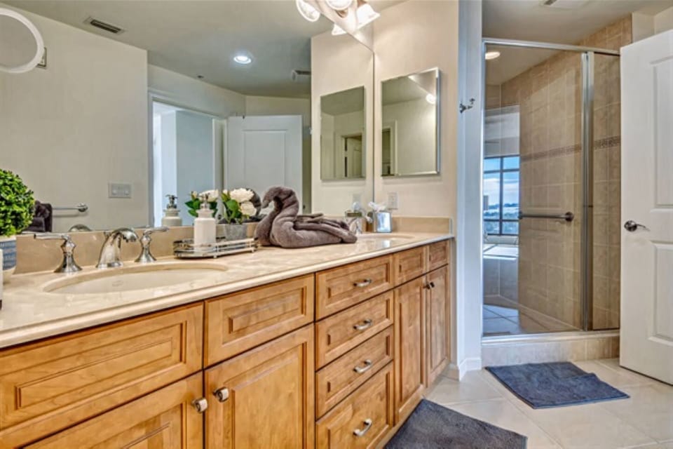 The en suite Master Bath offers privacy and comfort. It's large enough that you don't have to bump into each other, unless you want to.