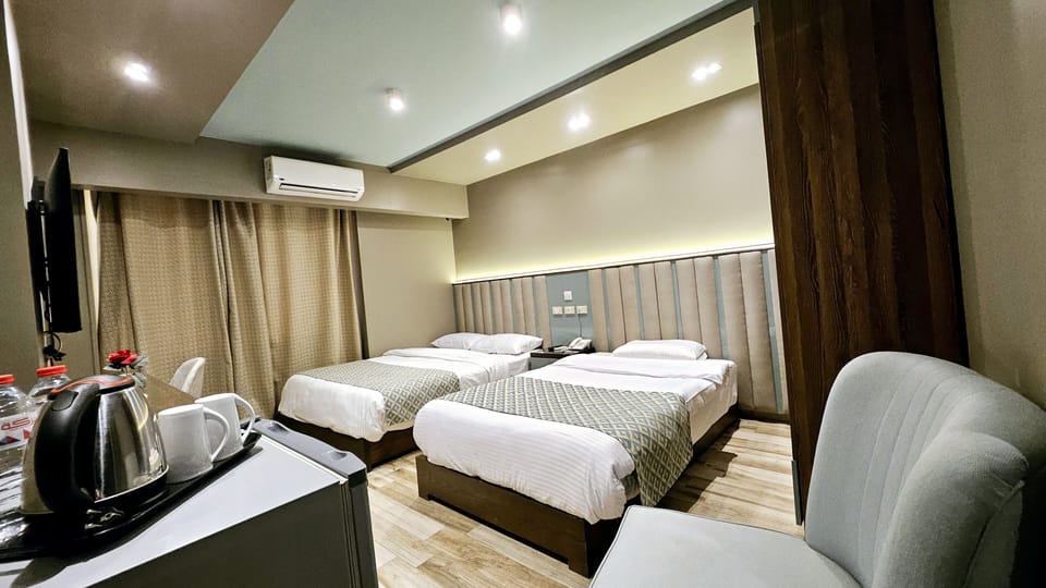 Double Room with Side River View | Desk, free WiFi