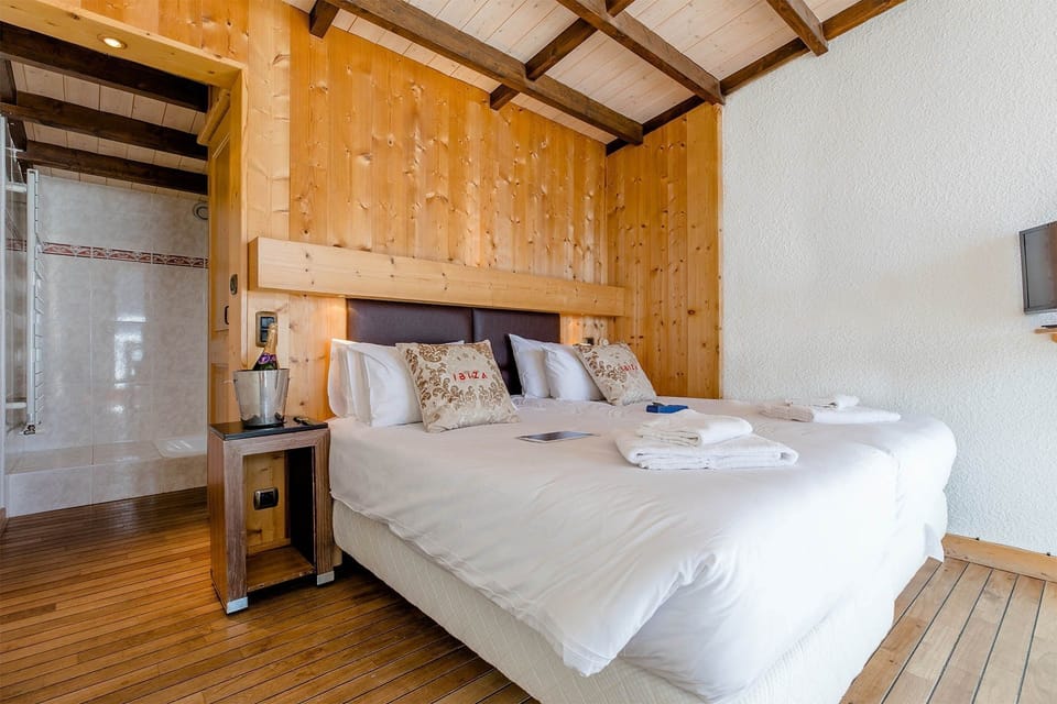 Drift to sleep in the comfortable Double bed (or 2 Single beds) after a wonderful day outside.