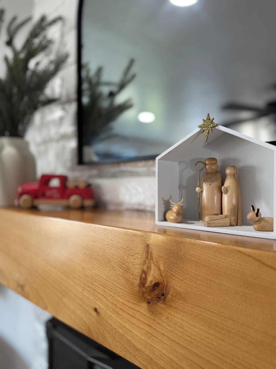 Enjoy the warmth of Christmas with these special touches. 