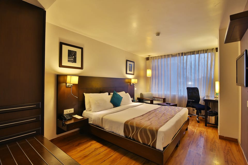 Executive Room | 1 bedroom, minibar, in-room safe, individually decorated