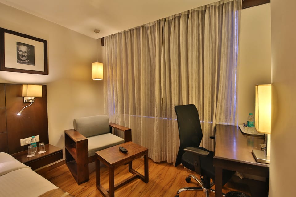 Executive Room | 1 bedroom, minibar, in-room safe, individually decorated