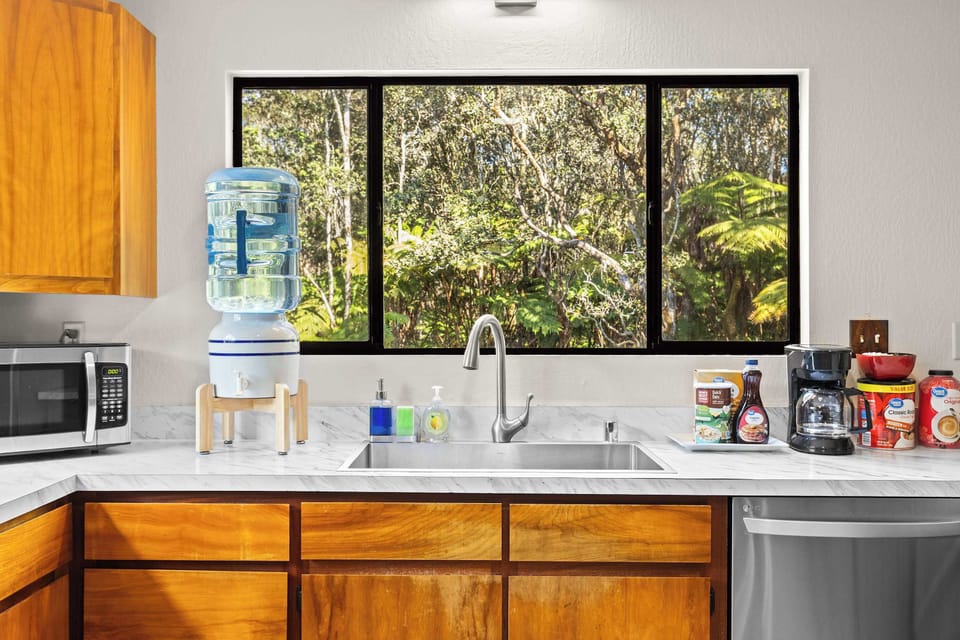 Fully Stocked Kitchen | New Stove and Refrigerator | Coffee Maker | Keurig | Dishwasher | Microwave | Breakfast starter pack included - Pancakes - Oatmeal - Apples - Yogurt | 5 Gallon Drinking Water