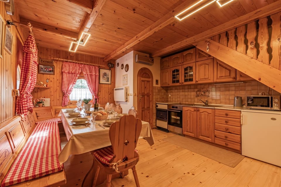 Family Chalet, 1 Bedroom, Microwave, Mountainside (Rudnica Hill Lodge) | Private kitchen