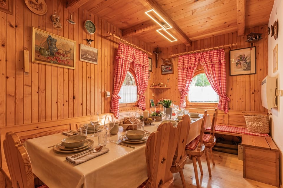 Family Chalet, 1 Bedroom, Microwave, Mountainside (Rudnica Hill Lodge) | Dining