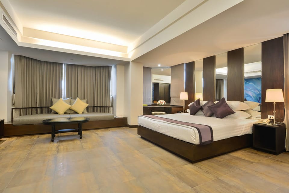 Junior Suite | Premium bedding, minibar, in-room safe, desk