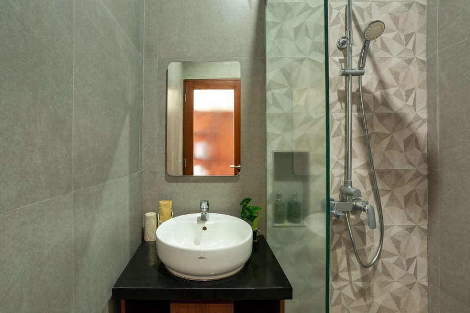 Shower, towels, soap, shampoo