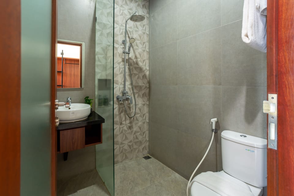 Shower, towels, soap, shampoo
