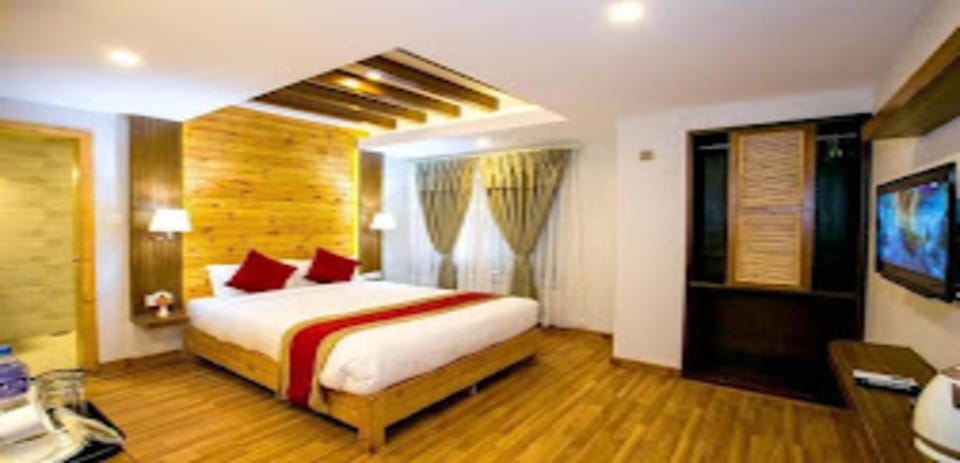 Deluxe Single Room | Free WiFi, bed sheets