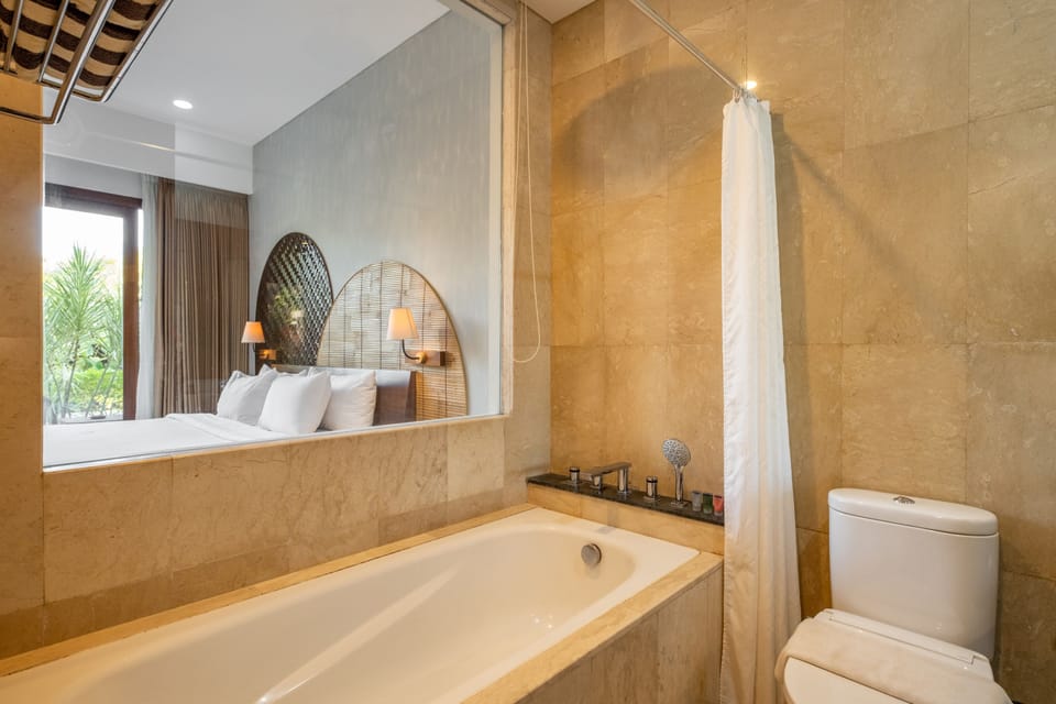 Premium Room, Pool View | Bathroom | Free toiletries, towels