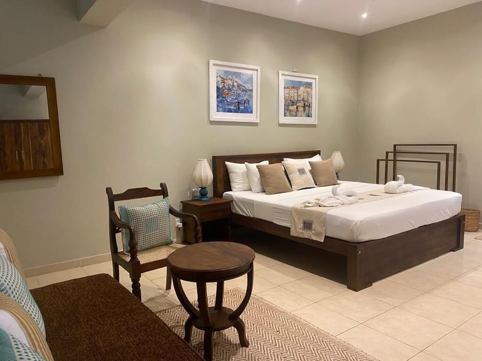 Standard Double Room | In-room safe, desk, laptop workspace, iron/ironing board