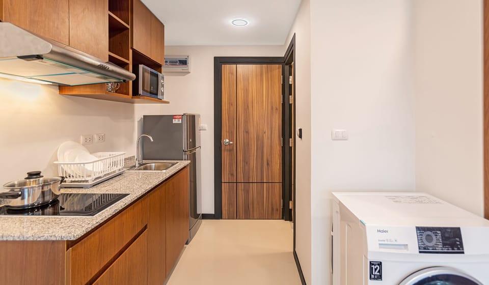 Double Room Single Use | Private kitchen | Full-size fridge, microwave, stovetop
