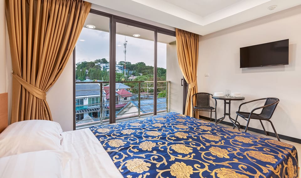 Double Room Single Use | In-room safe, iron/ironing board, free WiFi