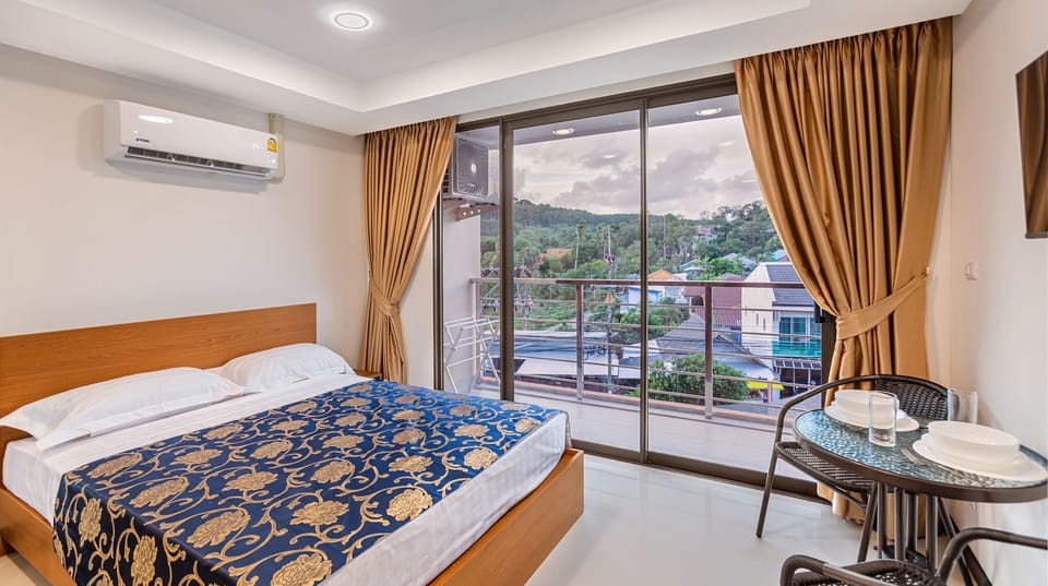 Double Room Single Use | In-room safe, iron/ironing board, free WiFi