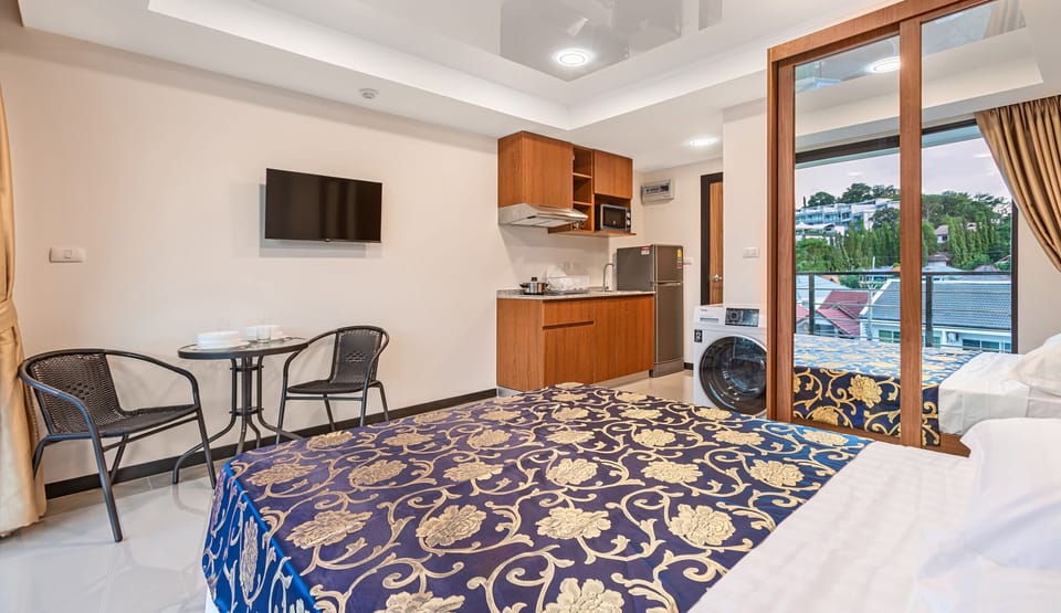 Double Room Single Use | In-room safe, iron/ironing board, free WiFi