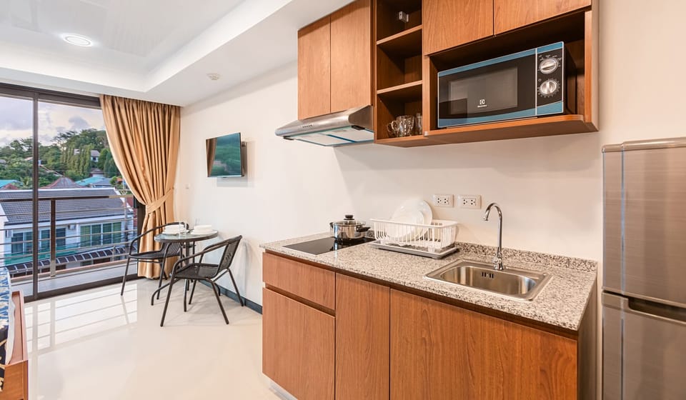 Double Room Single Use | Private kitchen | Full-size fridge, microwave, stovetop
