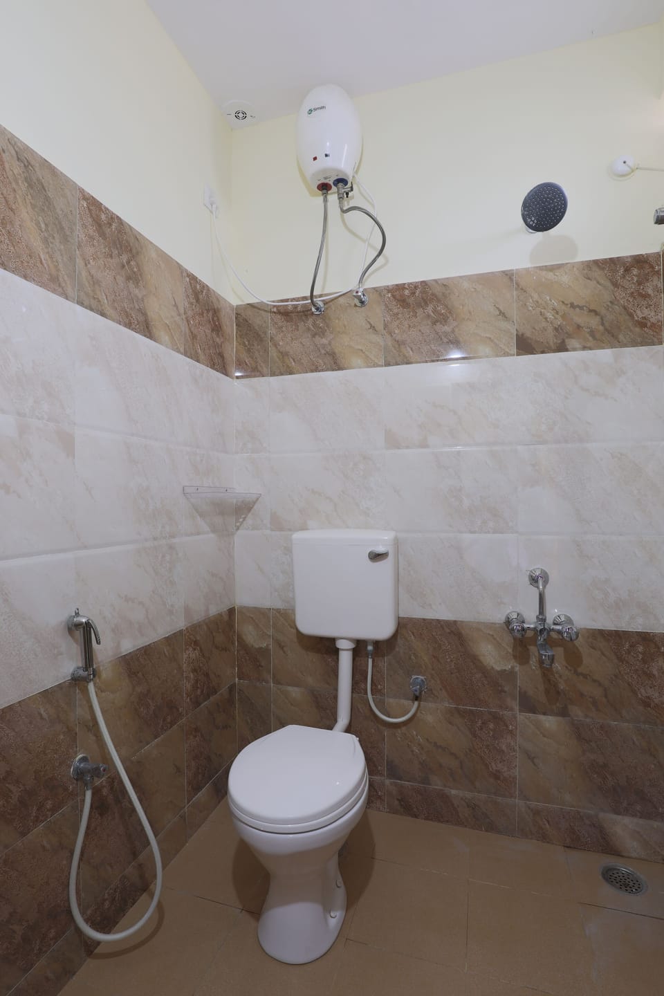 Deluxe Double Room | Bathroom | Shower, hydromassage showerhead, free toiletries, bathrobes