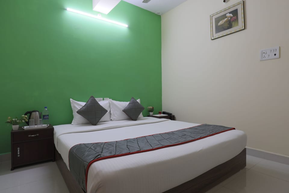 Deluxe Double Room | Egyptian cotton sheets, premium bedding, in-room safe, soundproofing