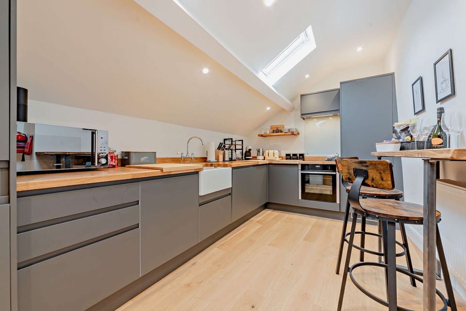 Vine Cottage Kitchen - StayCotswold