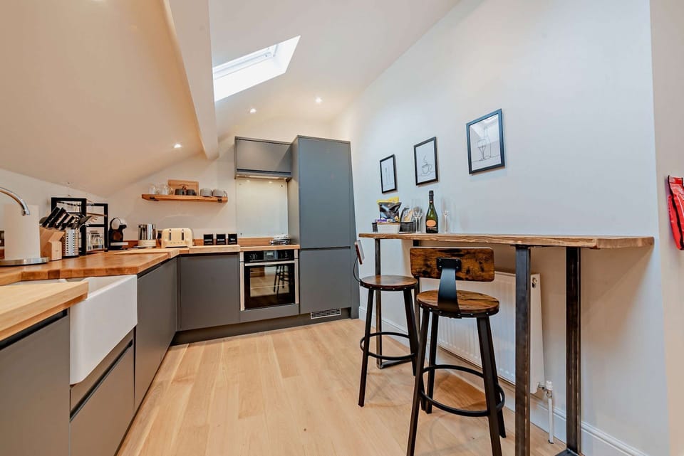 Vine Cottage Kitchen - StayCotswold