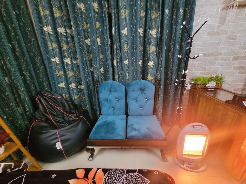 Deluxe Quadruple Room | In-room safe, iron/ironing board, free WiFi