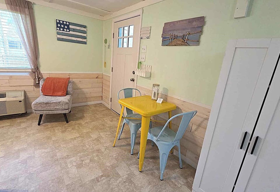 Dinign Area and Access to Screened Porch