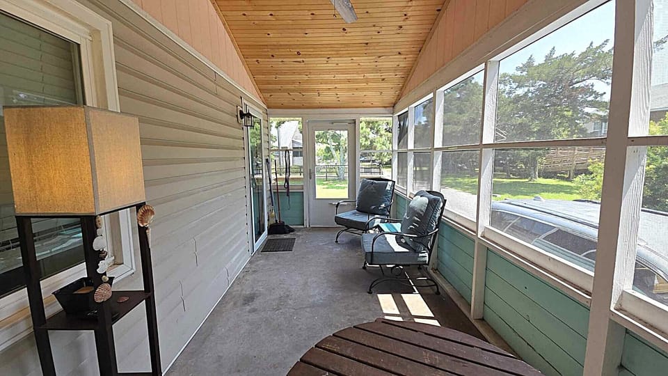 Screened Porch with Access to Enclosed Yard