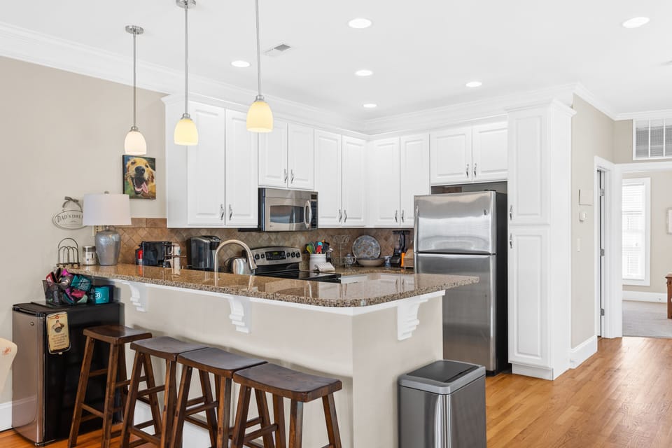 Breakfast Bar - Seating for 3
