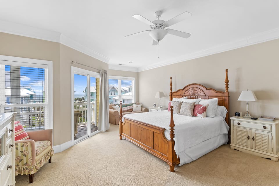 Primary Bedroom - King Bed, Smart TV, Balcony Access + En Suite Bathroom - Fourth Floor