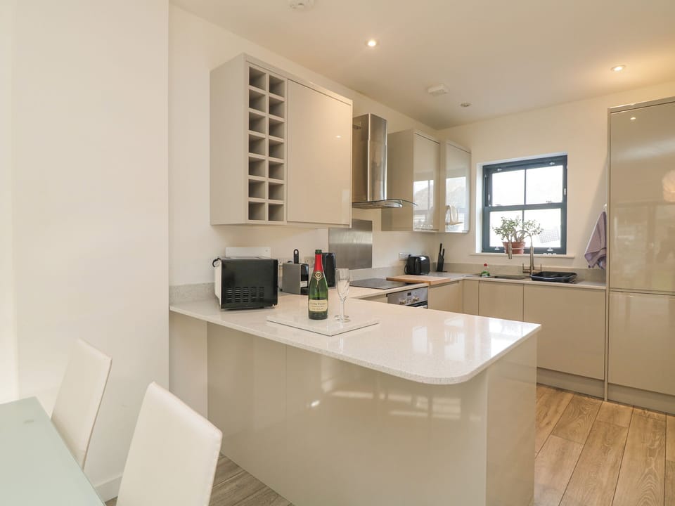 Cottage | Private kitchen | Fridge, dishwasher, electric kettle, toaster