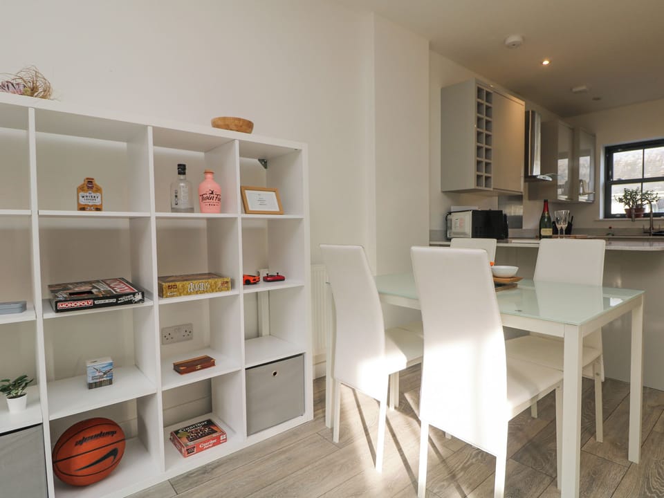 Cottage | Dining