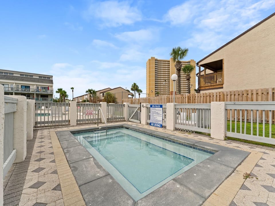 Outdoor Community Hot Tub