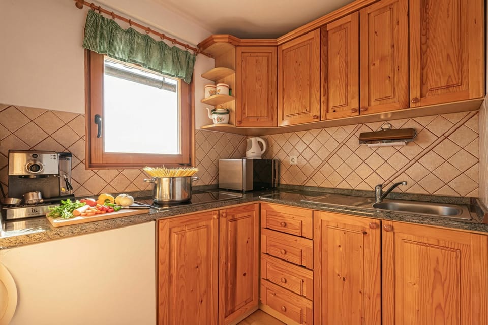 Family House, Multiple Bedrooms, Mountainside (Vineyard Chalet Hansel and Gretel) | Private kitchen | Fridge, microwave, oven, stovetop