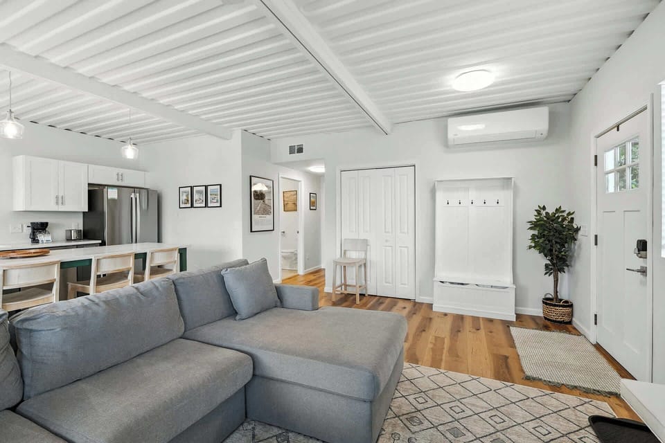 Sectional with plenty of seating!