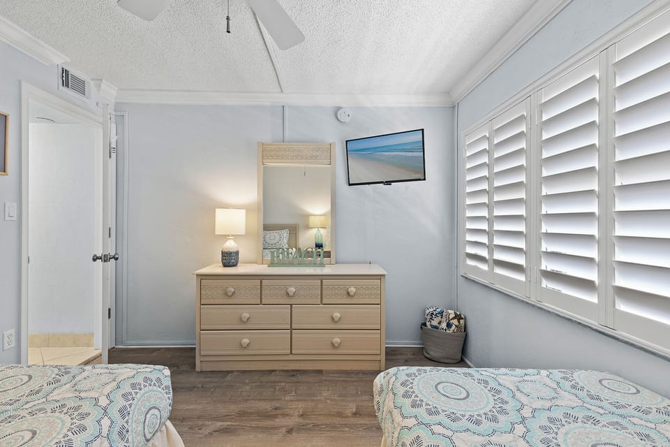 Guest bedroom