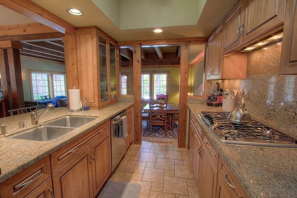 Condo, 2 Bedrooms | Private kitchen