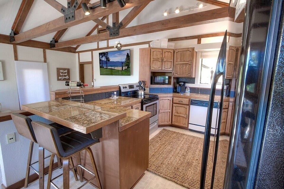 House, 3 Bedrooms | Private kitchen | Fridge, coffee/tea maker, toaster