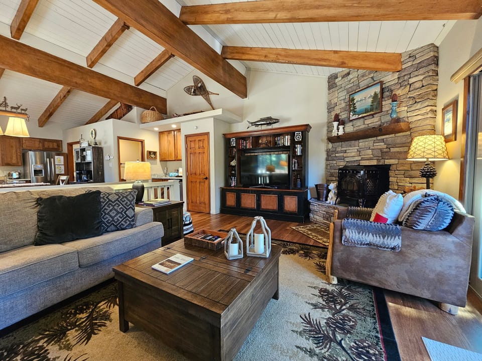 Condo, 3 Bedrooms | Living area | Streaming services